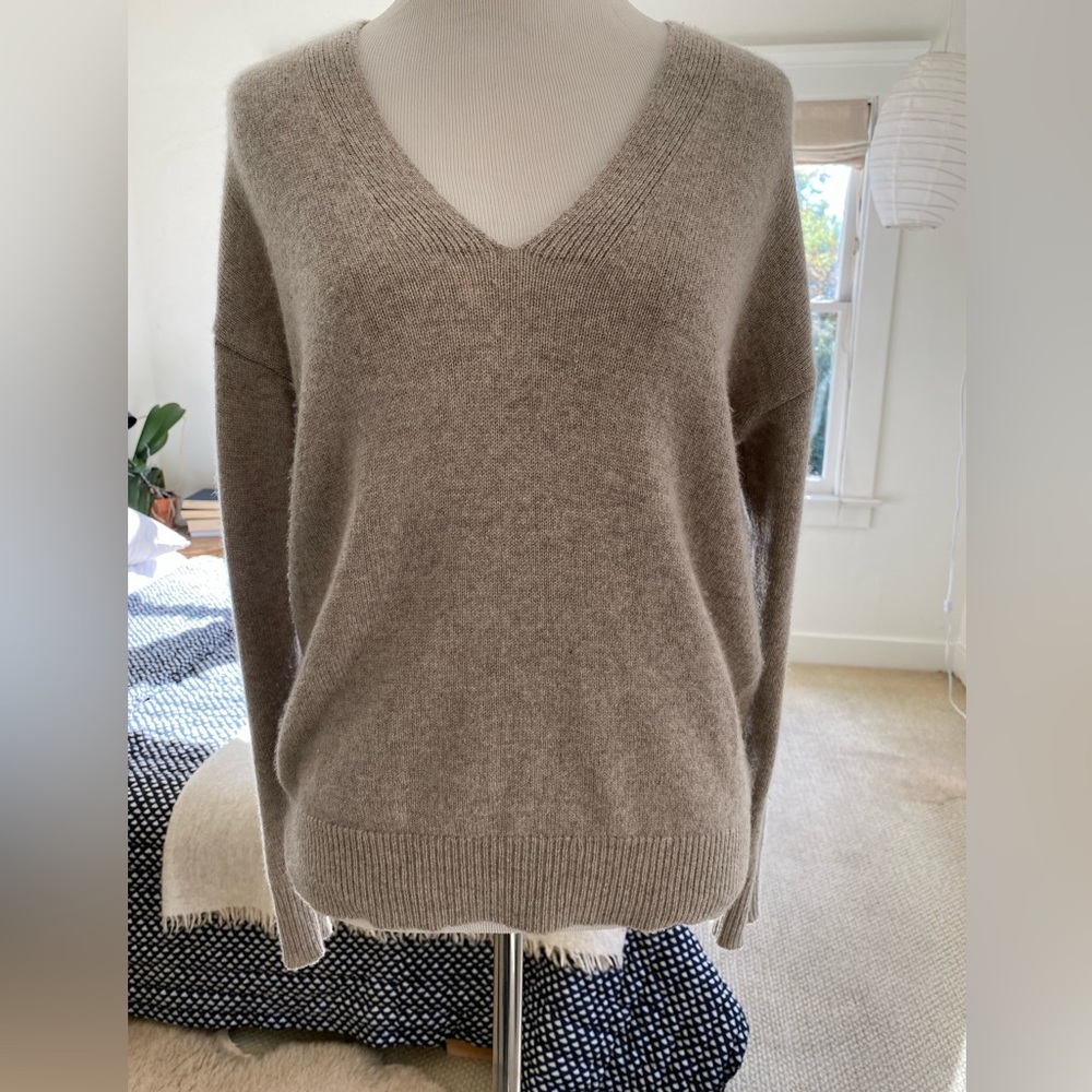 Everlane Cashmere VeeNeck Sweater XS